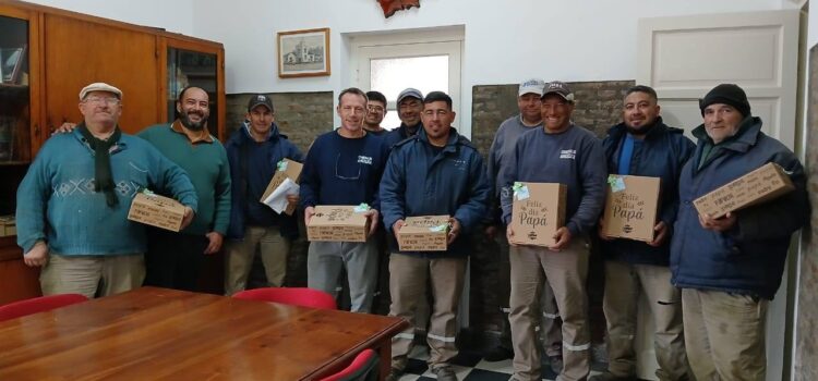 CELEBRAMOS Y AGASAJAMOS A LOS PADRES