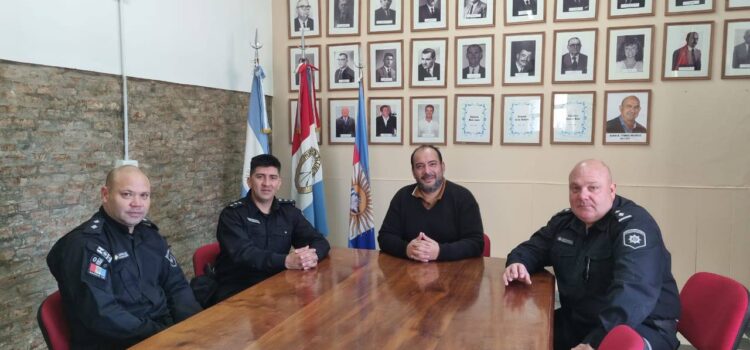 REUNION CON EL NUEVO JEFE POLICIAL DE NUESTRA LOCALIDAD